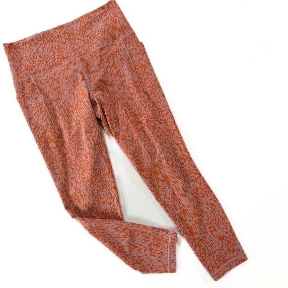 Athleta Salutation Stash Pocket II 7/8 Leggings Womens Sz Medium Ocelot Spot - Picture 2 of 7